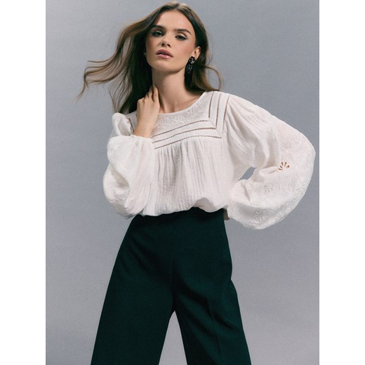 Mohito - Bluzka z wiskozą - kremowy ze sklepu Mohito w kategorii Bluzki damskie - zdjęcie 187529356