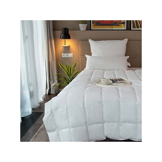Befa Całoroczna kołdra puchowa w kolorze białym Befa 240x220 cm promocja Limango Polska