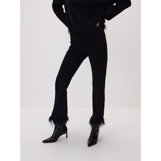 Reserved - Spodnie z piórami - czarny ze sklepu Reserved w kategorii Spodnie damskie - zdjęcie 187532565