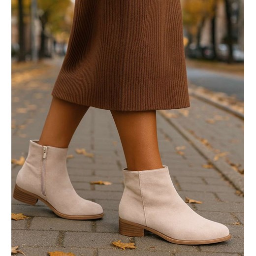 Beżowe botki damskie na płaskim obcasie /K3-1 18509 W232/ ze sklepu Pantofelek24.pl w kategorii Botki - zdjęcie 187538095