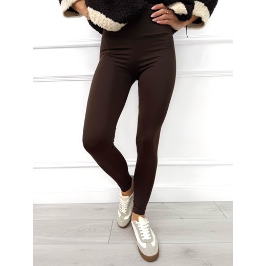 Czekoladowe Legginsy ze sklepu ModnaKiecka.pl w kategorii Spodnie damskie - zdjęcie 187538849
