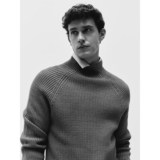 Reserved - Prążkowany sweter z niską stójką - ciemnoszary ze sklepu Reserved w kategorii Swetry męskie - zdjęcie 187539547