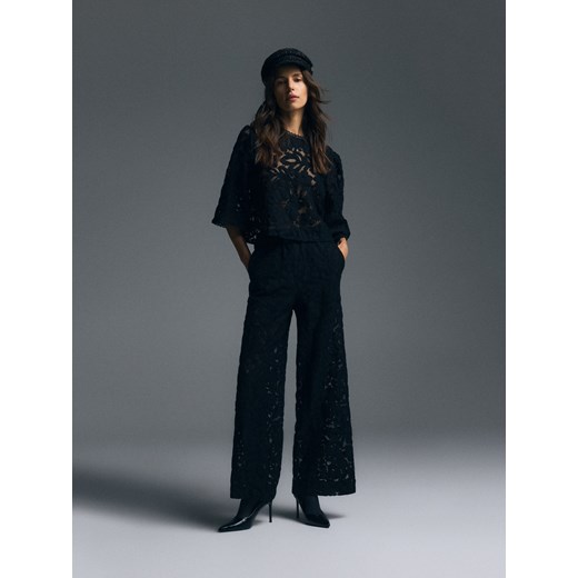 Reserved - Spodnie ze strukturalnej tkaniny - czarny ze sklepu Reserved w kategorii Spodnie damskie - zdjęcie 187540256