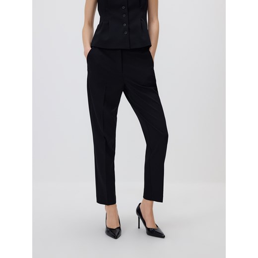 Reserved - Spodnie cygaretki z wiskozą - czarny ze sklepu Reserved w kategorii Spodnie damskie - zdjęcie 187541876