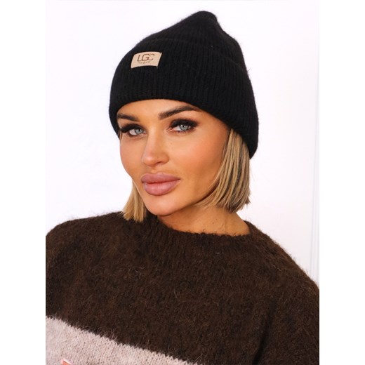 ZIMOWA CZAPKA Z NASZYWKĄ LGC- CZARNY ze sklepu olika.com.pl w kategorii Czapki zimowe damskie - zdjęcie 187548969