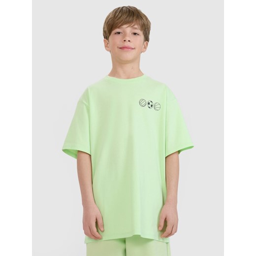 Chłopięcy t-shirt z nadrukiem 4F 4FJRSS25TTSHM2640 - zielony ze sklepu Sportstylestory.com w kategorii T-shirty chłopięce - zdjęcie 187549809