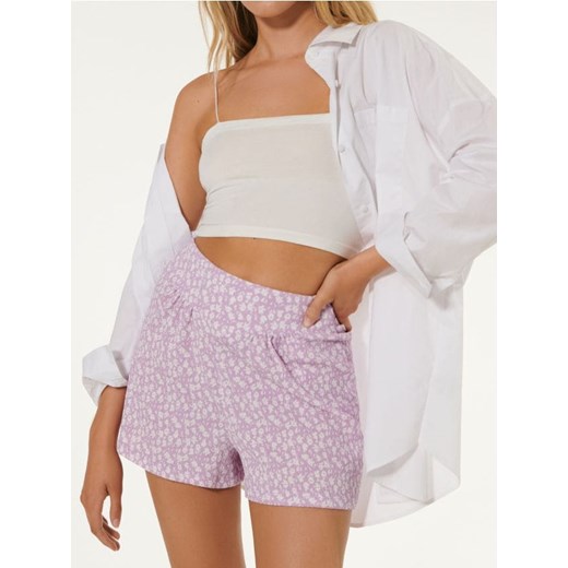 Sinsay - Szorty z kwiatowym wzorem - fioletowy ze sklepu Sinsay w kategorii Szorty - zdjęcie 187559397