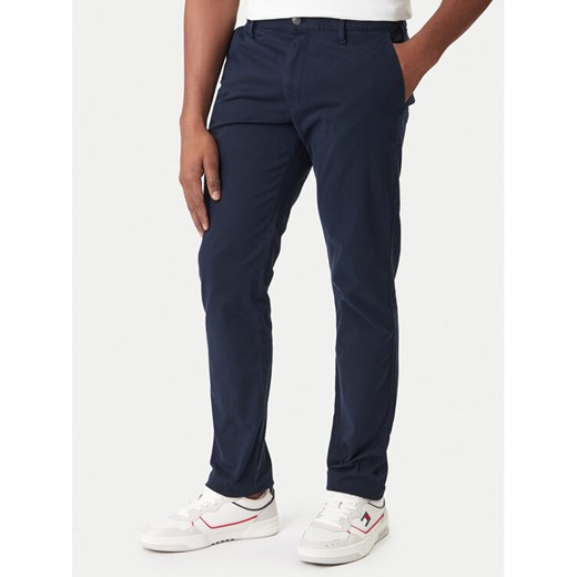 Tommy Jeans Spodnie materiałowe DM0DM22404 Granatowy Regular Fit ze sklepu MODIVO w kategorii Spodnie męskie - zdjęcie 187562587