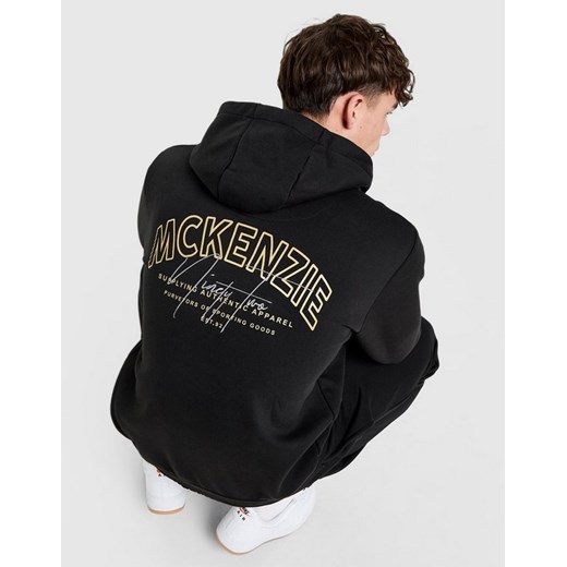 MCKENZIE BLUZA Z KAPTUREM SCRIPT OH HD BLK-BLK ze sklepu JD Sports  w kategorii Bluzy męskie - zdjęcie 187563818