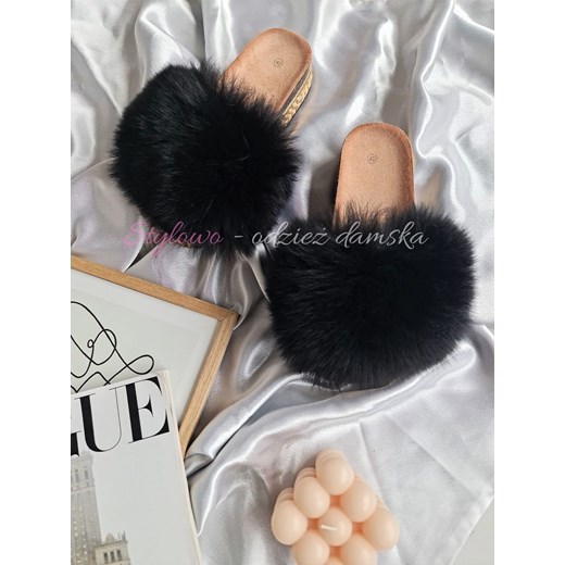 klapki jenotki z naturalnym mega futrem jenot lis z dżetami produkt polski  - czarne ze sklepu STYLOWO w kategorii Klapki damskie - zdjęcie 187563845