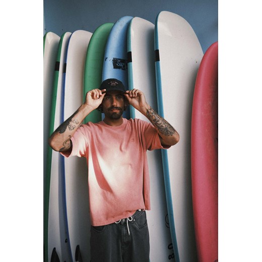 SRF Core Tee - Deep Pink ze sklepu Surf Inc w kategorii T-shirty męskie - zdjęcie 187566865