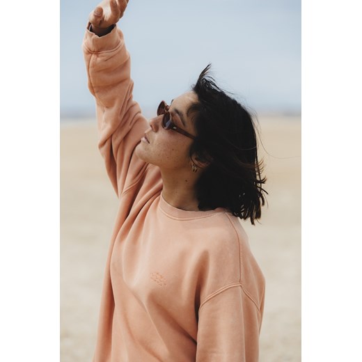 SRF Core Sweat - Peach Fuzz ze sklepu Surf Inc w kategorii Bluzy damskie - zdjęcie 187566906