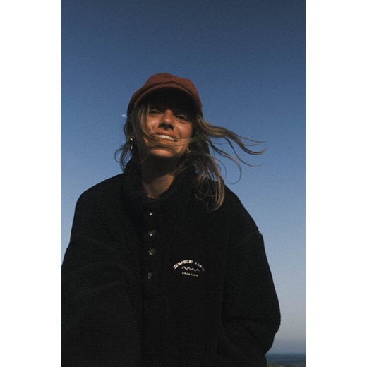 Black Sherpa High Neck Sweat - Space Black ze sklepu Surf Inc w kategorii Bluzy damskie - zdjęcie 187567426