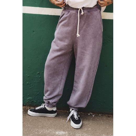 Track Joggers - Deep Purple ze sklepu Surf Inc w kategorii Spodnie damskie - zdjęcie 187567486