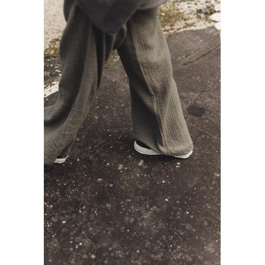 Textured Loose Pants - Khaki ze sklepu Surf Inc w kategorii Spodnie damskie - zdjęcie 187567848