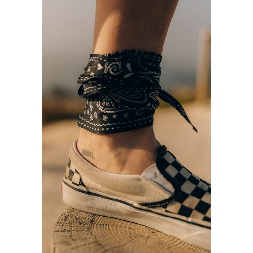 Celestial Silk Scarf - Space Black ze sklepu Surf Inc w kategorii Szaliki i chusty damskie - zdjęcie 187568796