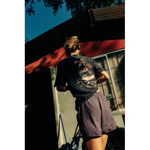 Flamingo Tee - Stone Grey ze sklepu Surf Inc w kategorii Bluzki damskie - zdjęcie 187569197