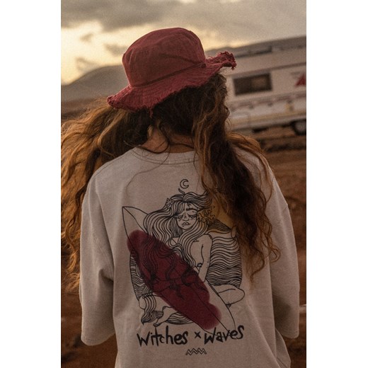 WITCHES x WAVES Tee - Dirty White ze sklepu Surf Inc w kategorii Bluzki damskie - zdjęcie 187571856