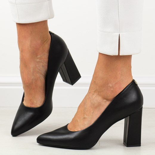 Czarne pu czółenka damskie na słupku Sergio Leone Pb216 ze sklepu suzana.pl w kategorii Czółenka - zdjęcie 187574586