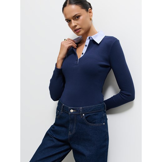 Mohito - Granatowy longsleeve z kołnierzykiem polo - granatowy ze sklepu Mohito w kategorii Bluzki damskie - zdjęcie 187579757
