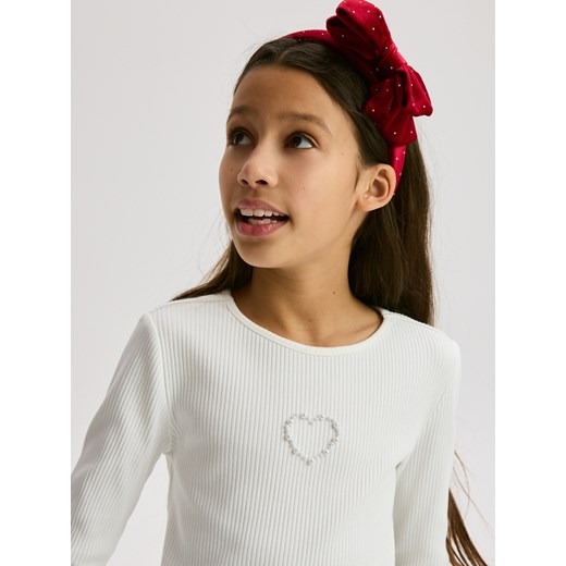 Reserved - Prążkowana koszulka z aplikacją - złamana biel ze sklepu Reserved w kategorii Bluzki dziewczęce - zdjęcie 187580045