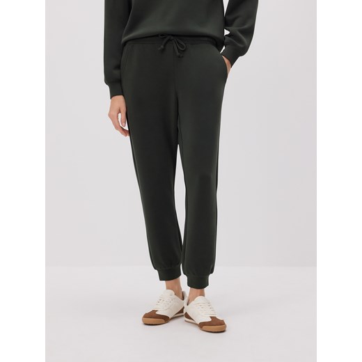 Reserved - Dresowe spodnie z modalem - ciemnozielony ze sklepu Reserved w kategorii Spodnie damskie - zdjęcie 187580116