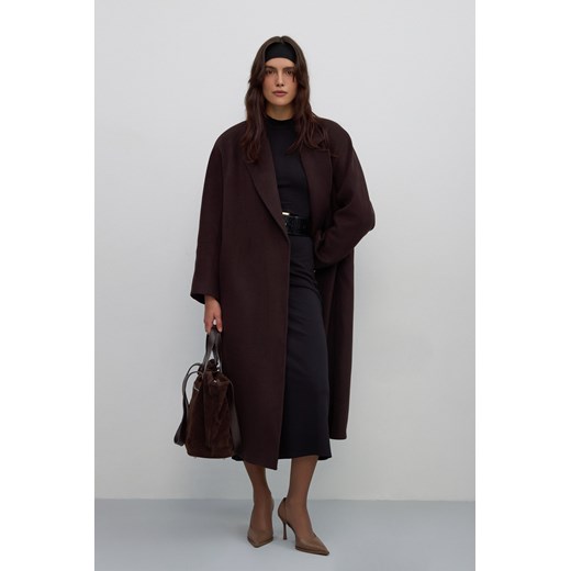 Estro: Ciemnobrązowy płaszcz kubełkowy z szerokimi klapami wiązany w pasie ze sklepu Estro w kategorii Płaszcze damskie - zdjęcie 187584336