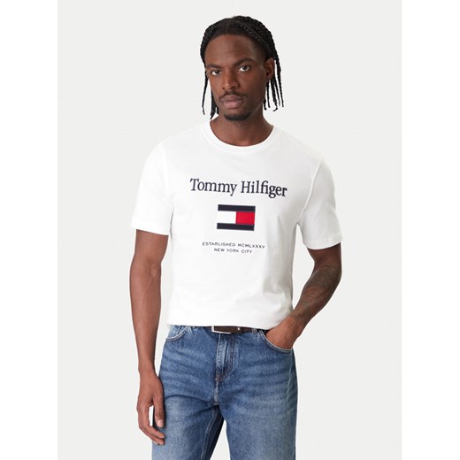 Tommy Hilfiger T-Shirt Embro Flag MW0MW42736 Biały Regular Fit ze sklepu MODIVO w kategorii T-shirty męskie - zdjęcie 187585347