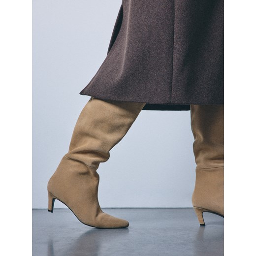 Mohito - Kozaki na obcasie - beżowy ze sklepu Mohito w kategorii Kozaki damskie - zdjęcie 187589517