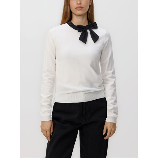 Reserved - Sweter z ozdobną kokardą - kremowy Reserved XL Reserved
