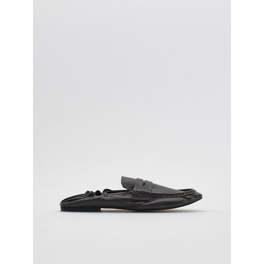 Reserved - Skórzane loafersy - ciemnobrązowy ze sklepu Reserved w kategorii Półbuty damskie - zdjęcie 187590266