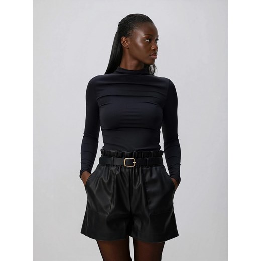 Reserved - Szorty z imitacji skóry z paskiem - czarny ze sklepu Reserved w kategorii Szorty - zdjęcie 187596147