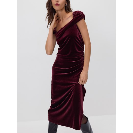 Reserved - Welurowa sukienka midi - bordowy ze sklepu Reserved w kategorii Sukienki - zdjęcie 187599717