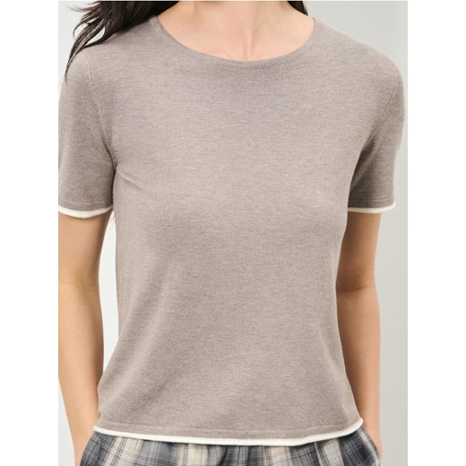 Sinsay - Swetrowa bluzka z krótkim rękawem i kontrastową lamówką z wiskozą - brązowy ze sklepu Sinsay w kategorii Bluzki damskie - zdjęcie 187600869