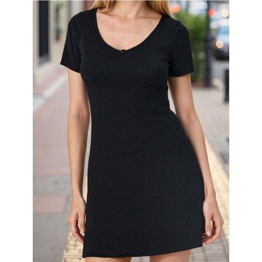 Sinsay - Prążkowana sukienka mini z różą przy dekolcie - czarny ze sklepu Sinsay w kategorii Sukienki - zdjęcie 187600919