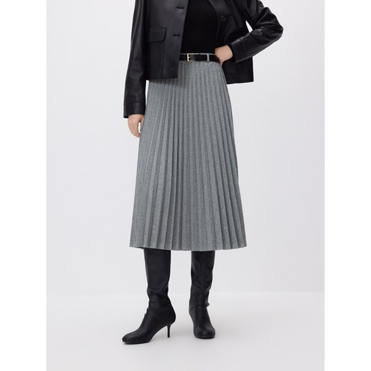 Reserved - Plisowana spódnica midi z paskiem - jasnoszary ze sklepu Reserved w kategorii Spódnice - zdjęcie 187608185