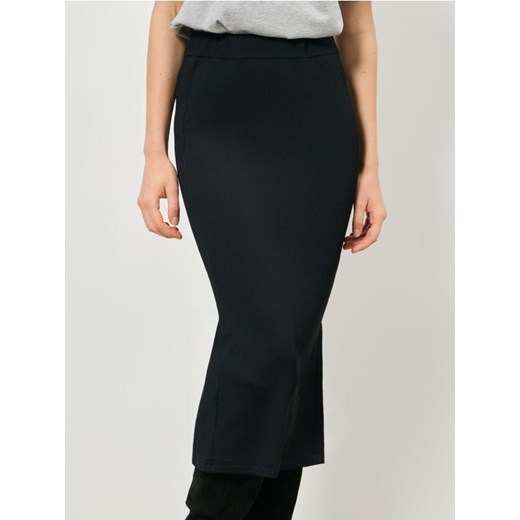 Sinsay - Prążkowana spódnica midi - czarny ze sklepu Sinsay w kategorii Spódnice - zdjęcie 187610199