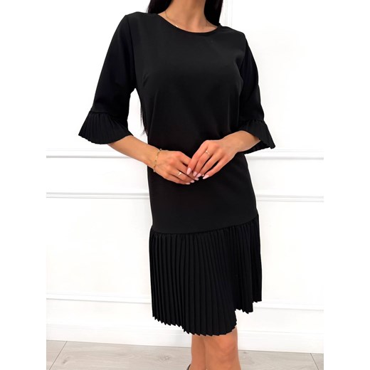 Czarna Sukienka z Plisowanymi Wstawkami ze sklepu ModnaKiecka.pl w kategorii Sukienki - zdjęcie 187610327