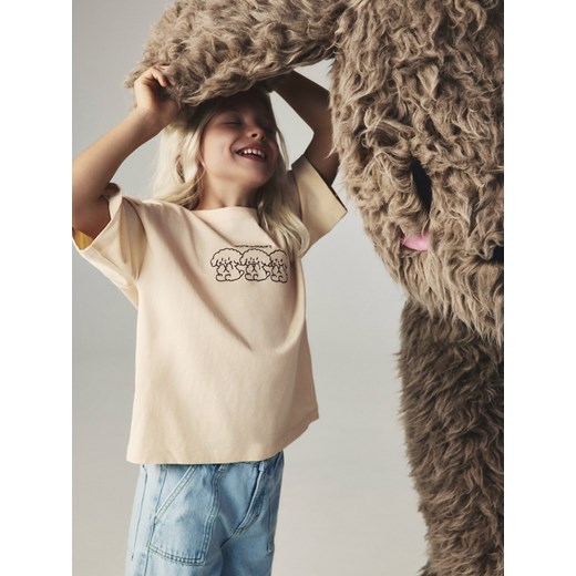 Reserved - T-shirt z haftem Boffie & Poko - beżowy ze sklepu Reserved w kategorii Bluzki dziewczęce - zdjęcie 187610908