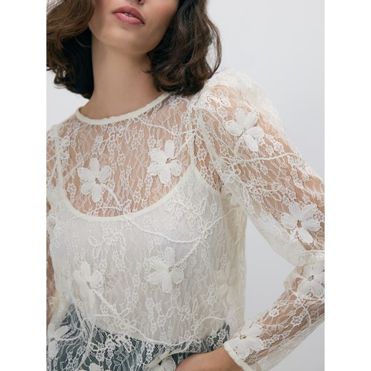 Reserved - Koronkowa bluzka - złamana biel ze sklepu Reserved w kategorii Bluzki damskie - zdjęcie 187612358