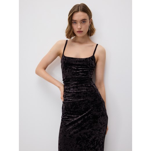 Reserved - Welurowa sukienka midi - ciemnobrązowy ze sklepu Reserved w kategorii Sukienki - zdjęcie 187612715