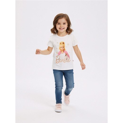 Sinsay - Bawełniana koszulka z nadrukiem Barbie - kremowy ze sklepu Sinsay w kategorii Bluzki dziewczęce - zdjęcie 187615425