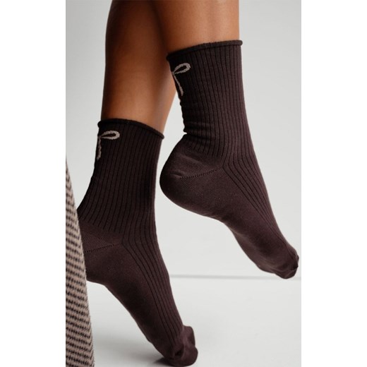 Skarpetki damskie bezuciskowe z kokardką brązowe 0200.193, Kolor brązowy, Rozmiar 37-41, Milena ze sklepu Intymna w kategorii Skarpetki damskie - zdjęcie 187621565