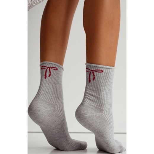 Skarpetki damskie bezuciskowe z kokardką szare 0200.193, Kolor szary, Rozmiar 37-41, Milena ze sklepu Intymna w kategorii Skarpetki damskie - zdjęcie 187621566