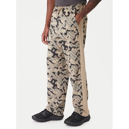 Guess Spodnie dresowe Z6RB02 K9YI1 Beżowy Regular Fit ze sklepu MODIVO w kategorii Spodnie męskie - zdjęcie 187622678