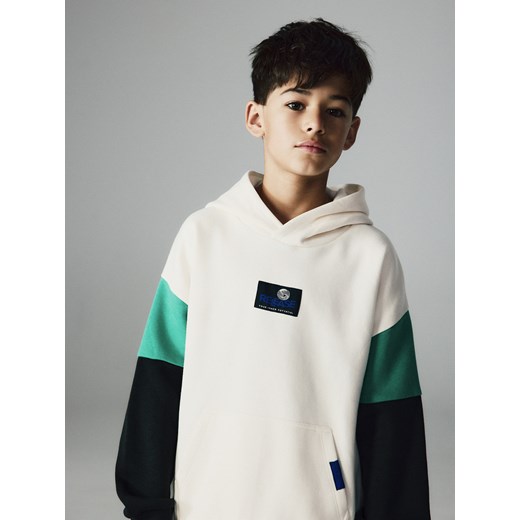 Reserved - Bawełniana bluza z kapturem - złamana biel ze sklepu Reserved w kategorii Bluzy chłopięce - zdjęcie 187631797