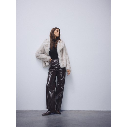 Reserved - Spodnie z imitacji skóry - burgundowy ze sklepu Reserved w kategorii Spodnie damskie - zdjęcie 187634059