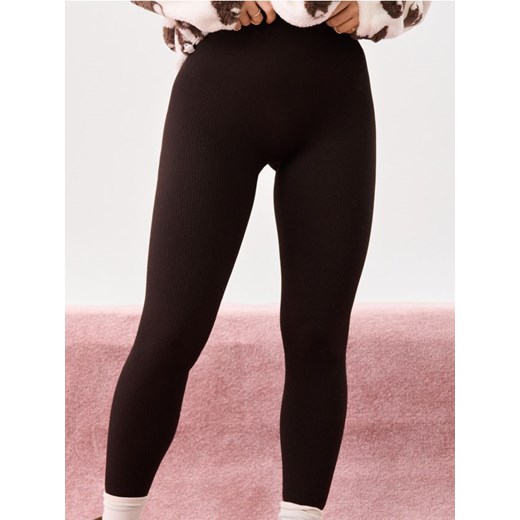 Sinsay - Prążkowane legginsy - brązowy ze sklepu Sinsay w kategorii Spodnie damskie - zdjęcie 187634529