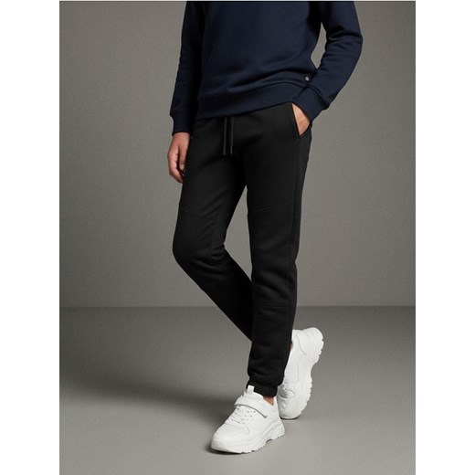Sinsay - Spodnie dresowe jogger - czarny ze sklepu Sinsay w kategorii Spodnie chłopięce - zdjęcie 187636819