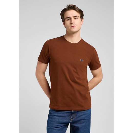 MESKA KOSZULKA LEE SS PATCH LOGO TEE LUXE BROWN 112370498 ze sklepu YouNeedit.pl w kategorii T-shirty męskie - zdjęcie 187640728